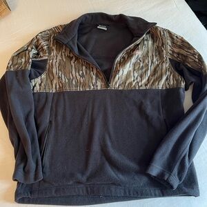 Columbia Men's Camouflage and Black Zip Up Sweater